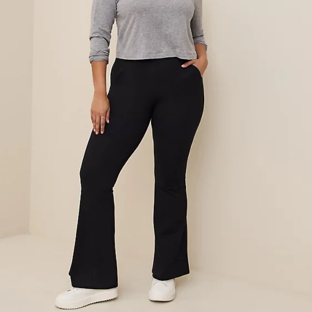 Torrid Black Full Length Signature Waist Flare Pocket Leggings Size 1X
